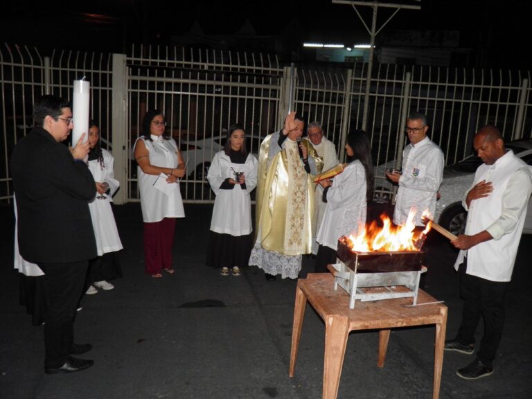 Padre Weber na Vigília Pascal