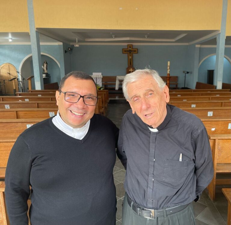 Padre Wagner, da Canção Nova, e padre Berardo